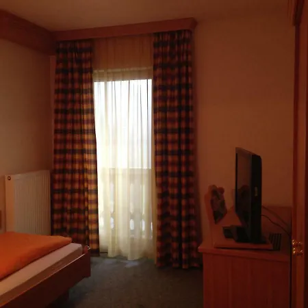 Alpengasthof Hoiswirt 宾馆 Modriach